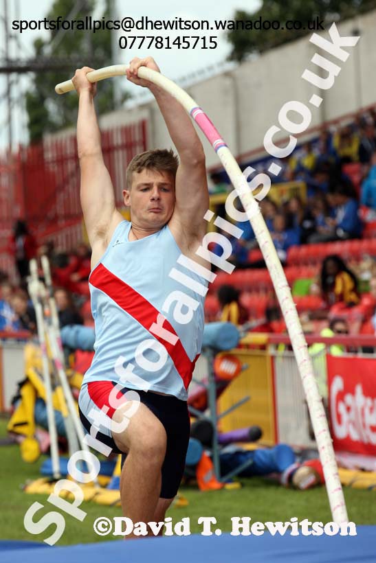Inter boys pole vault, English Schools Track and Field. Photo: David T. Hewitson/Sports for All Pics